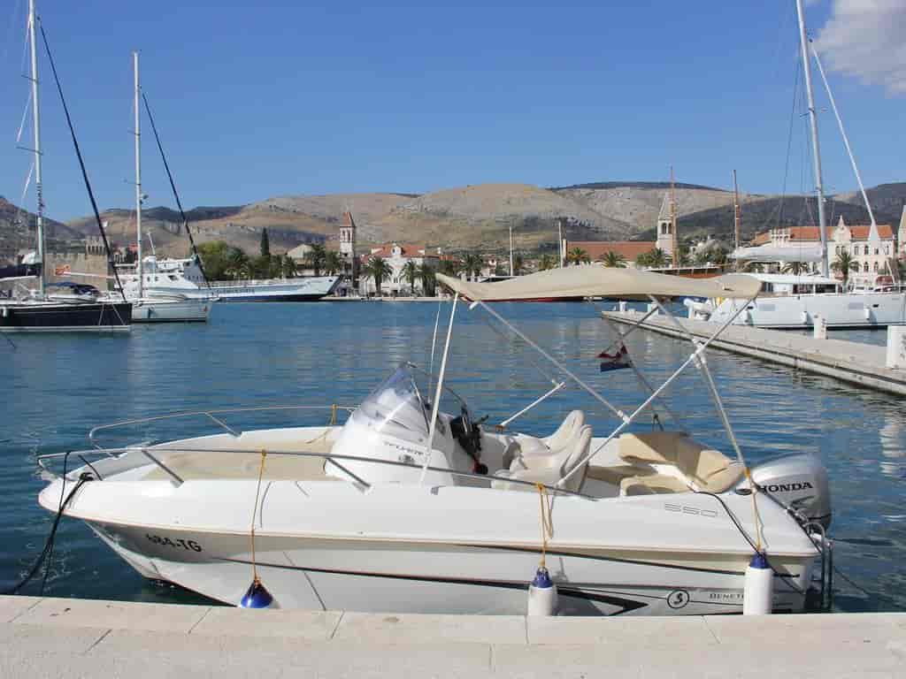 Photo 6 of Benetau Flyer 550 Sun Deck