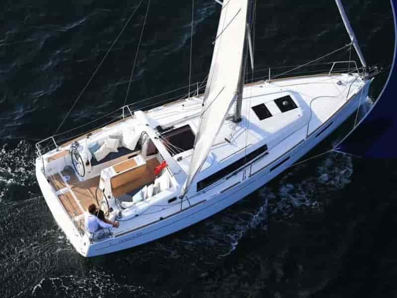 Photo of Oceanis 35 Classic, image 1 of 5