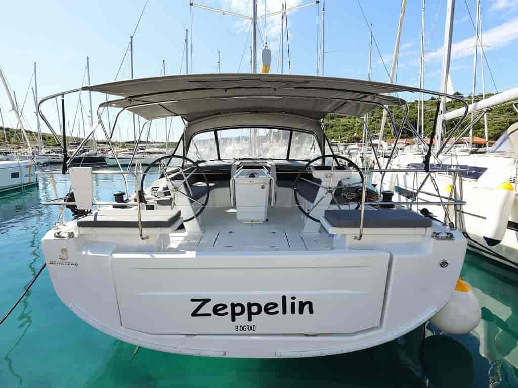 Photo 3 of Zeppelin