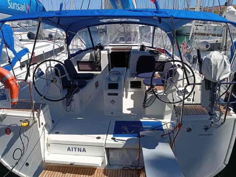 Photo of Aitna, image 1 of 5