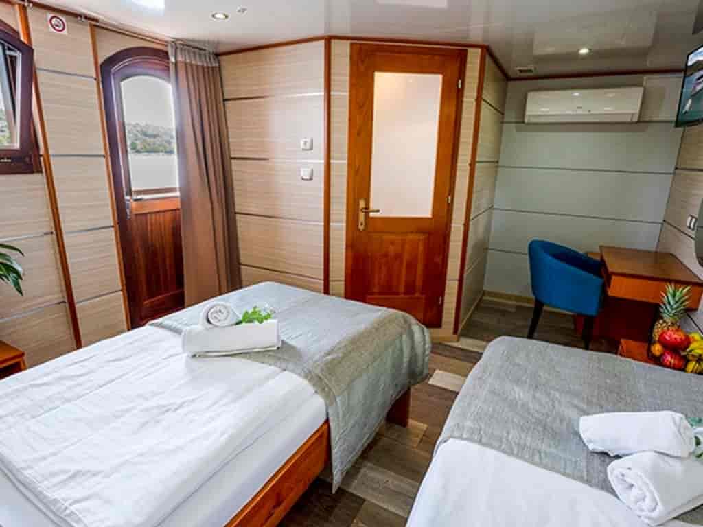Boat picture 9