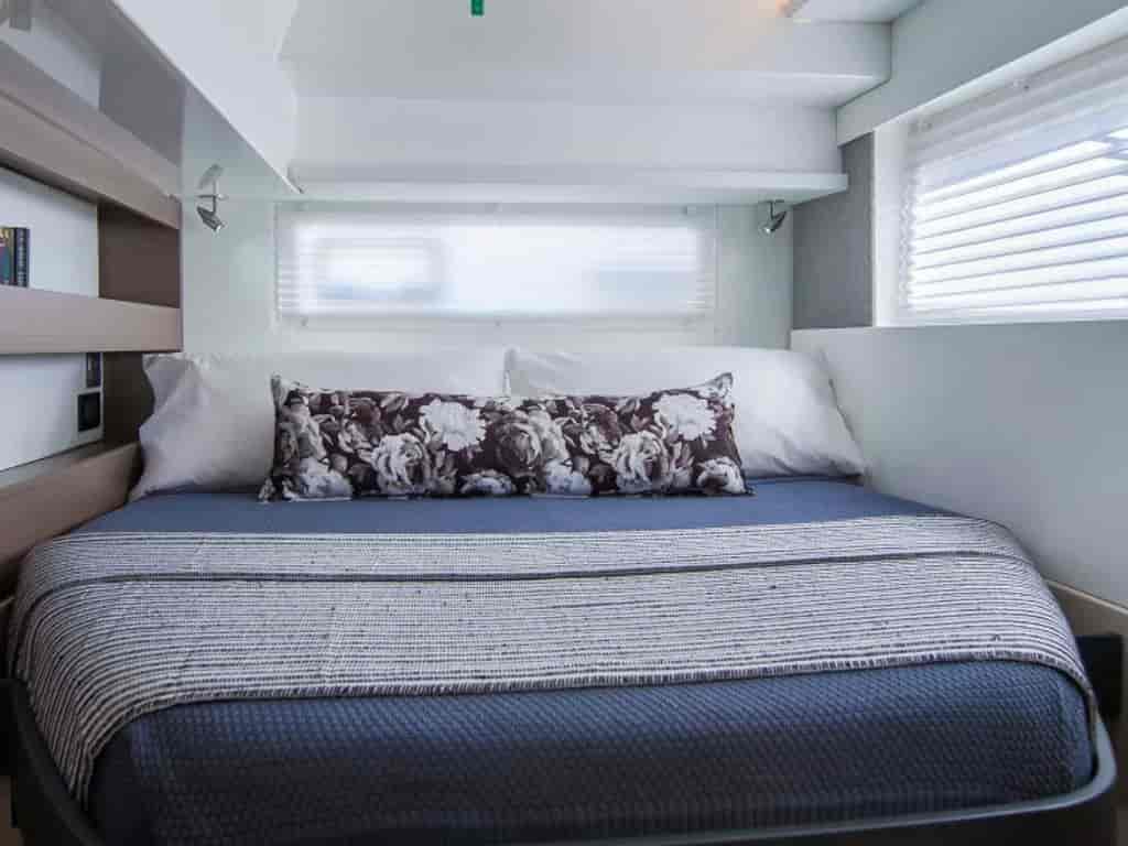 Photo 4 of Moorings 4200/4 Exclusive Plus