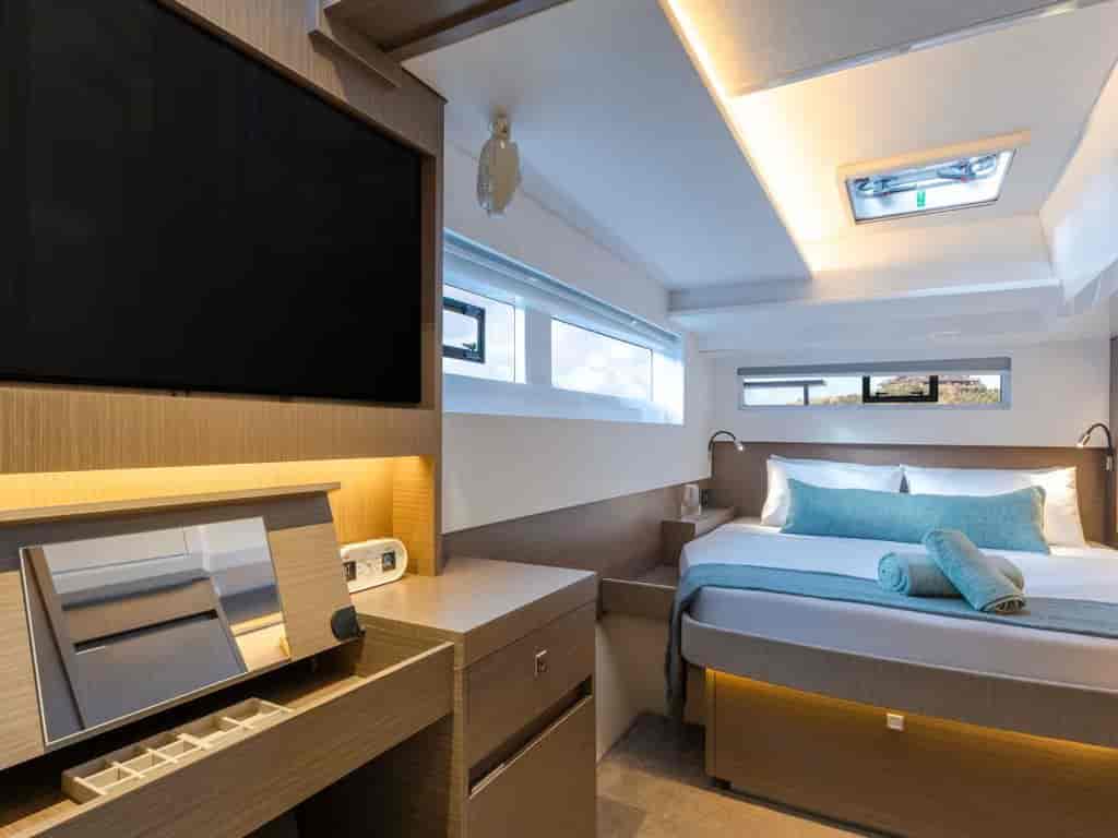 Photo 3 of Moorings 5200 Exclusive Plus