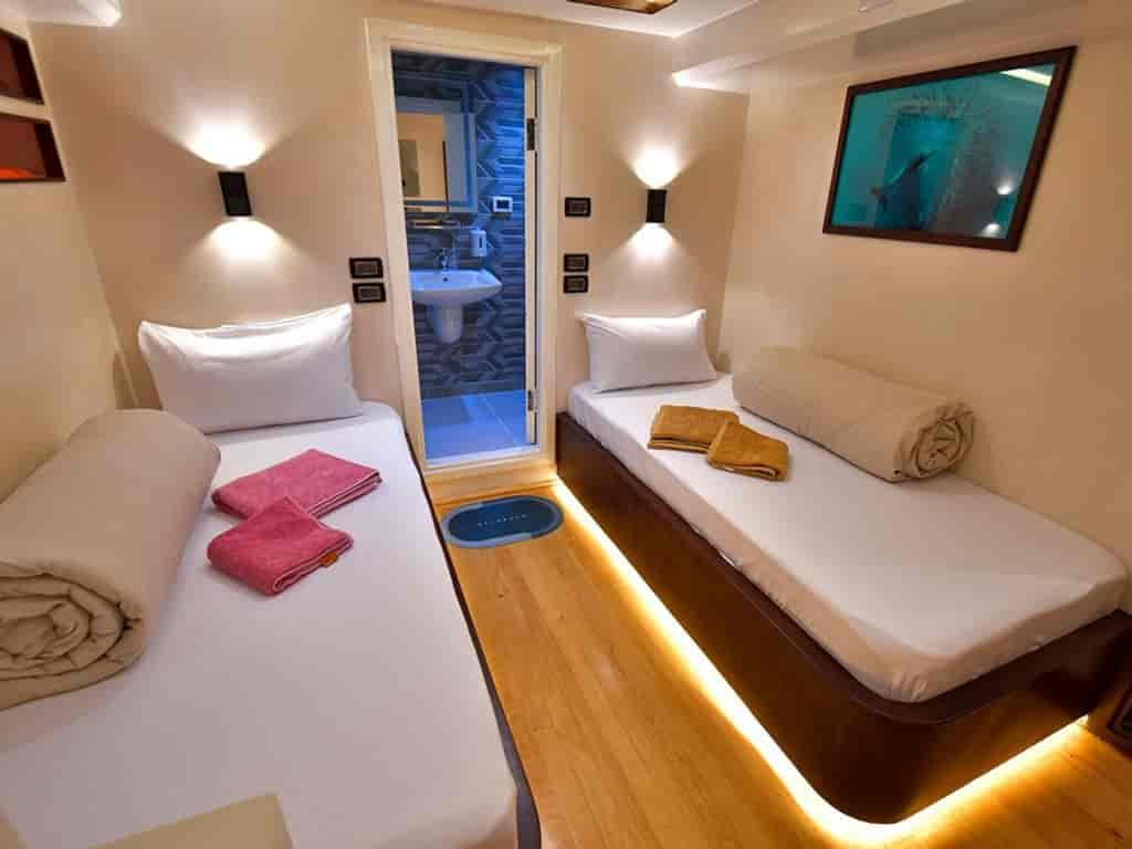 Boat picture 16
