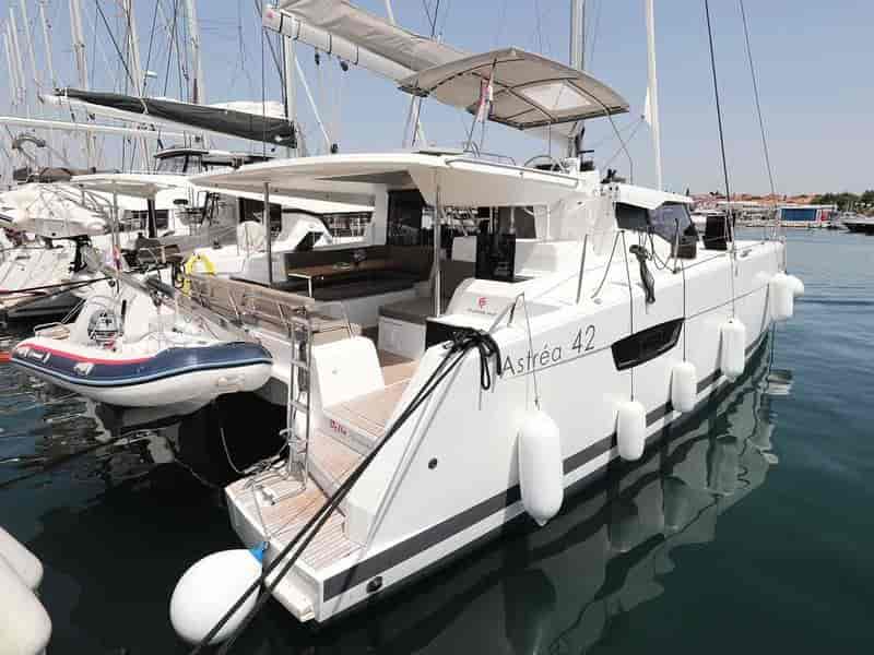 Photo of Bella V, image 1 of 5